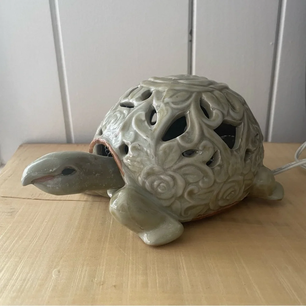 Beautiful Turtle Light 9” x 5” Ceramic Ocean Sea Beach Decor Lamp